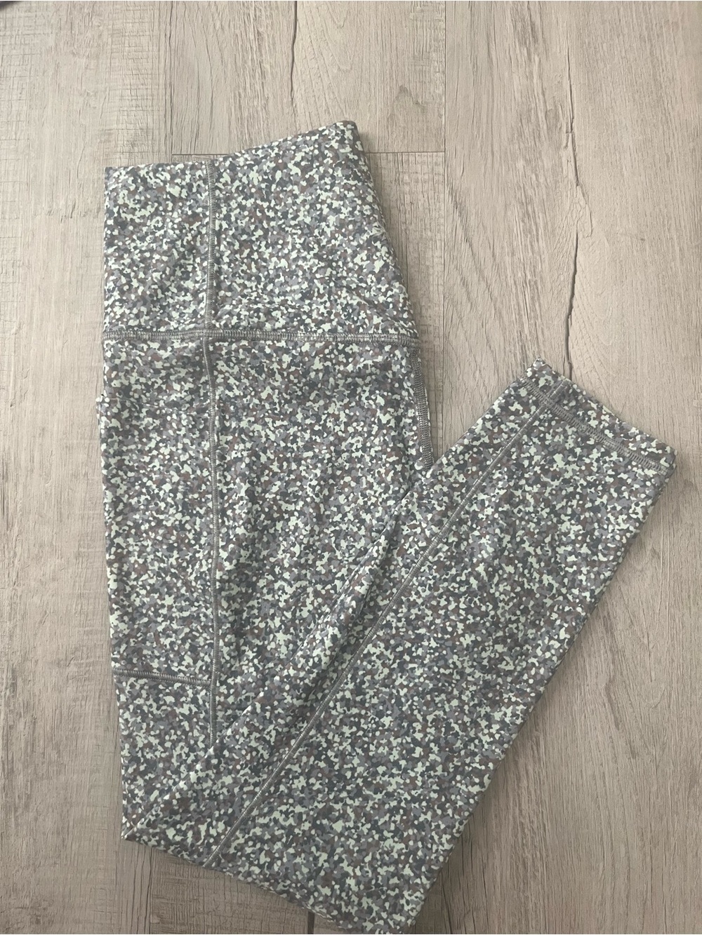 Athleta Salutation Stash 7/8  Speckled Gray Active Leggings with Side Pockets